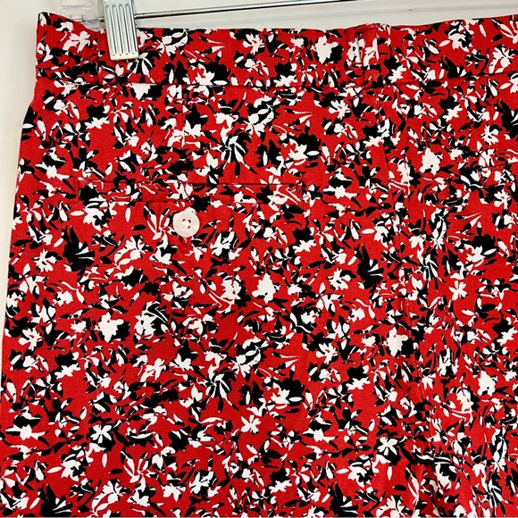 Banana Republic Floral Print Shorts Red Black White Cotton Blend Womens Size 4 - Picture 8 of 10